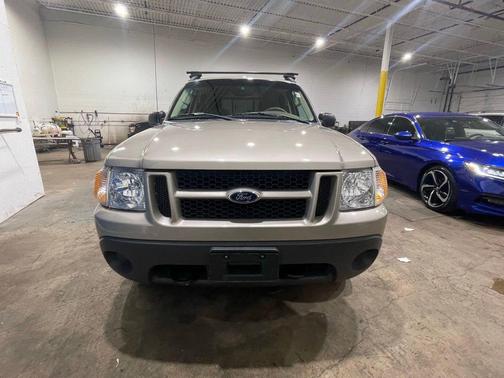 Pueblo Gold Clearcoat Metallic 2004 Ford Explorer Sport Trac XLT