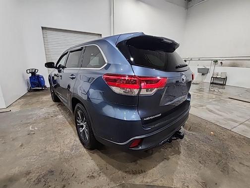 Shoreline Mist 2017 Toyota Highlander LE I4