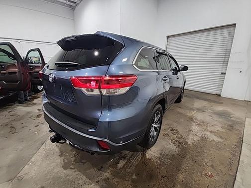 Shoreline Mist 2017 Toyota Highlander LE I4