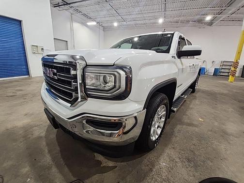 White 2018 GMC Sierra 1500 SLE