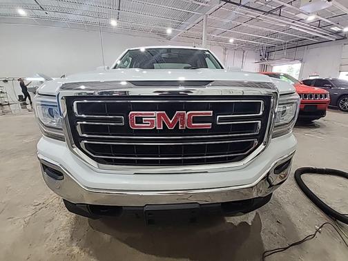 White 2018 GMC Sierra 1500 SLE