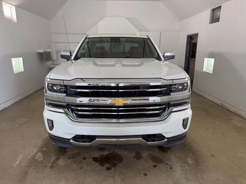 Iridescent Pearl Tricoat 2018 Chevrolet Silverado 1500 High Country