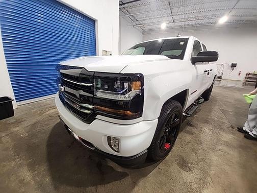 Summit White 2017 Chevrolet Silverado 1500 2LT