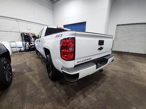 Summit White 2017 Chevrolet Silverado 1500 2LT
