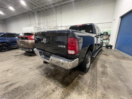 2017 RAM 3500 Tradesman Crew Cab 4x4 6'4' Box