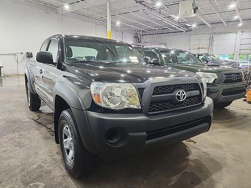 Black 2011 Toyota Tacoma Access Cab