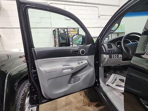 Black 2011 Toyota Tacoma Access Cab