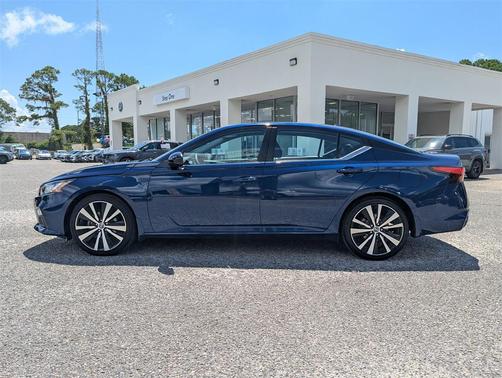 2020 Nissan Altima SR FWD