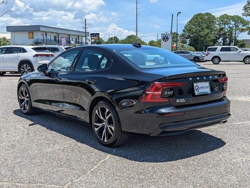2024 Volvo S60 B5 Plus Dark Theme