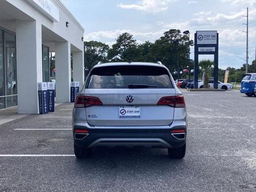 2024 Volkswagen Taos 1.5T SE