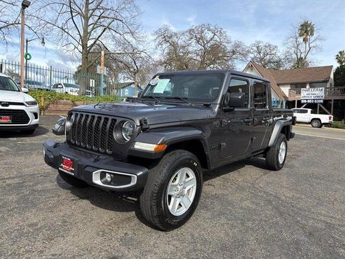 2022 Jeep Gladiator Sport