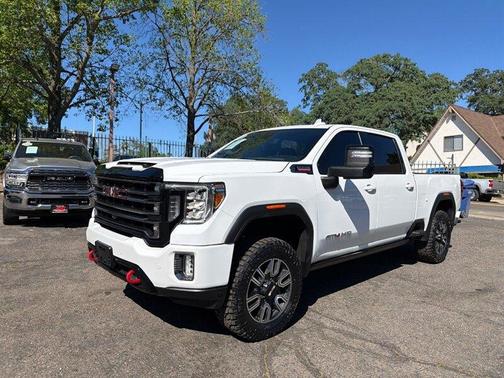 Summit White 2021 GMC Sierra 2500 AT4