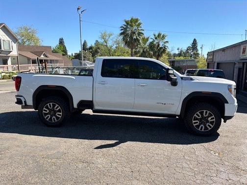 Summit White 2021 GMC Sierra 2500 AT4