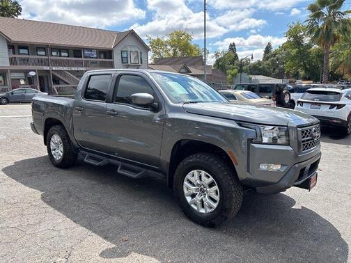 2022 Nissan Frontier SV