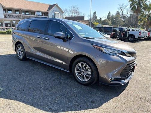 2023 Toyota Sienna XLE