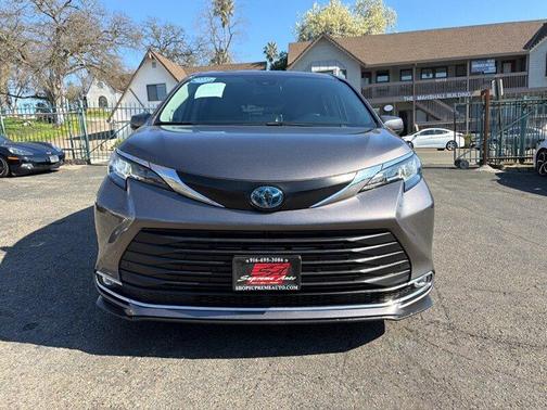 2023 Toyota Sienna XLE