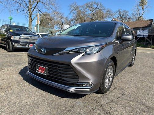 2023 Toyota Sienna XLE