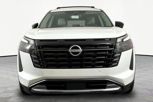 Everest White Pearl Tricoat 2026 Nissan Pathfinder SL