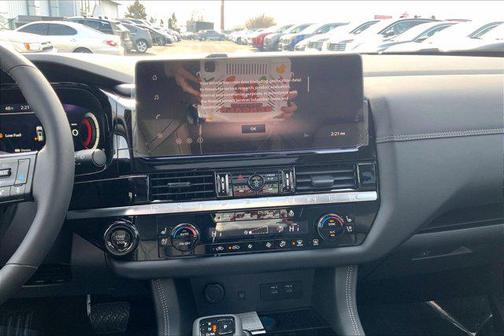 Boulder Gray Pearl/Super Black 2026 Nissan Pathfinder Platinum