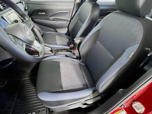 Scarlet Ember Tintcoat 2025 Nissan Versa 1.6 SV