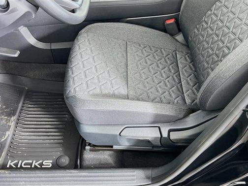 Super Black 2026 Nissan Kicks SV