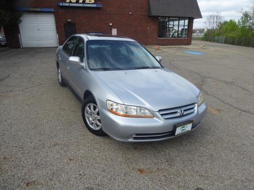 Photo 2 of 27 of 2002 Honda Accord SE