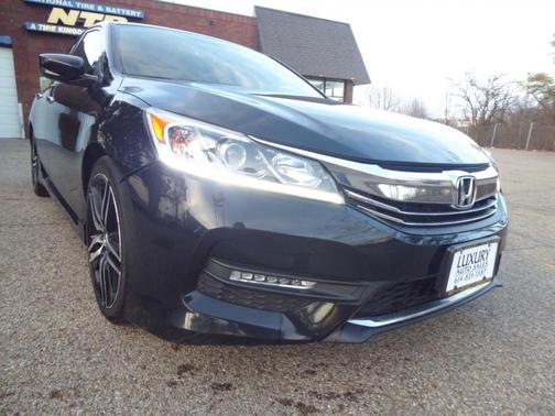 Photo 3 of 22 of 2016 Honda Accord Sport