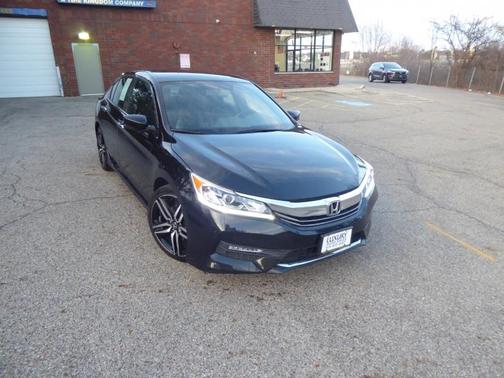 Photo 2 of 22 of 2016 Honda Accord Sport