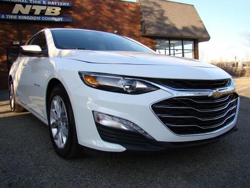 Photo 3 of 23 of 2019 Chevrolet Malibu LT