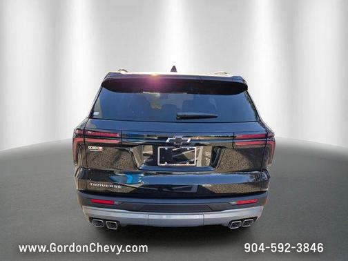 Mosaic Black Metallic 2026 Chevrolet Traverse LT