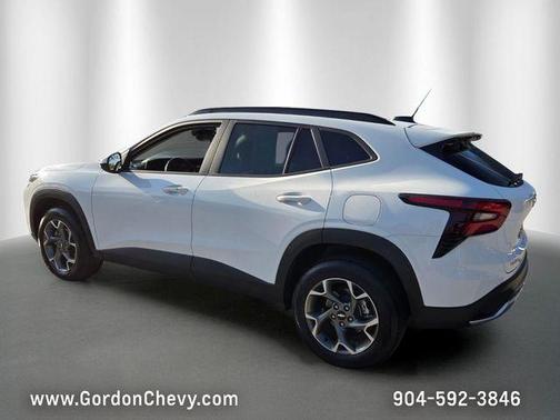 Summit White 2025 Chevrolet Trax LT
