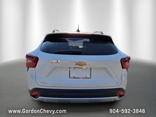 Summit White 2025 Chevrolet Trax LT