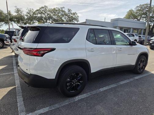 Summit White 2023 Chevrolet Traverse LT Cloth