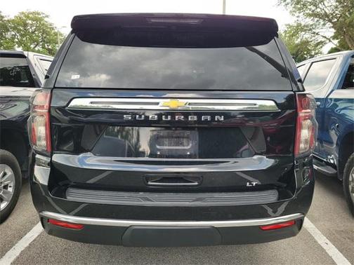 2023 Chevrolet Suburban LT