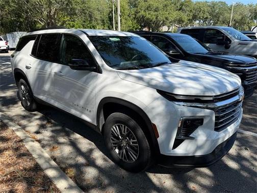 2025 Chevrolet Traverse LT
