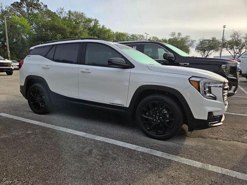 Summit White 2023 GMC Terrain SLE