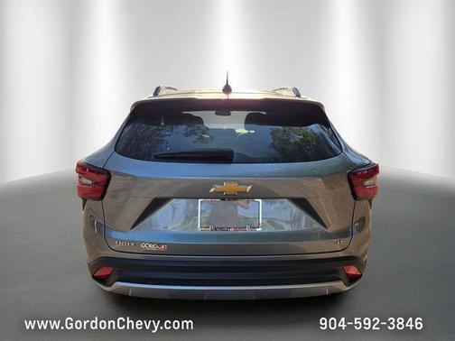 Sterling Gray Metallic 2025 Chevrolet Trax LT