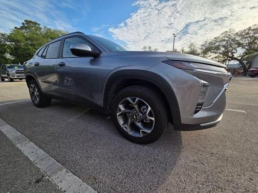 Sterling Gray Metallic 2025 Chevrolet Trax LT