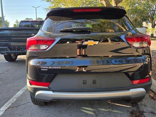 Mosaic Black Metallic 2025 Chevrolet Trailblazer LT