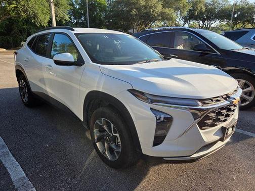 Summit White 2025 Chevrolet Trax LT