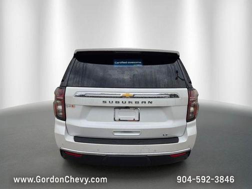 Iridescent Pearl Tricoat 2024 Chevrolet Suburban LT