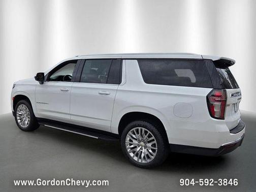 Iridescent Pearl Tricoat 2024 Chevrolet Suburban LT