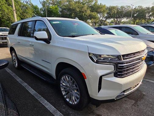 Iridescent Pearl Tricoat 2024 Chevrolet Suburban LT