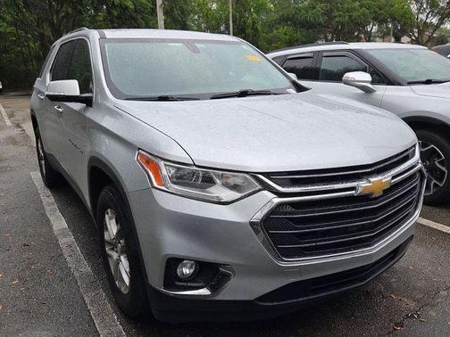 Silver Ice Metallic 2019 Chevrolet Traverse LT Cloth