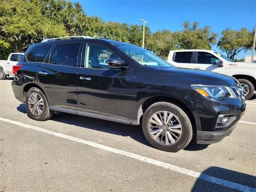 2019 Nissan Pathfinder SV