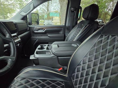 Summit White 2024 Chevrolet Silverado 2500 LT