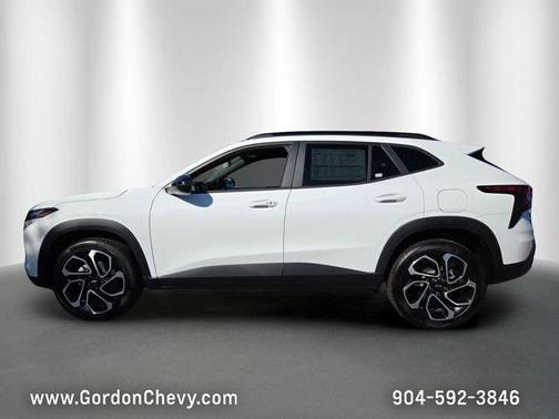 Summit White 2026 Chevrolet Trax 2RS