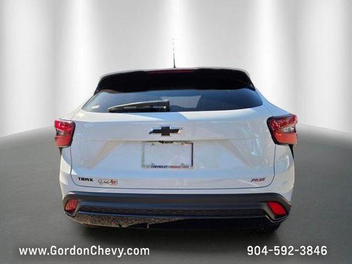 Summit White 2026 Chevrolet Trax 2RS