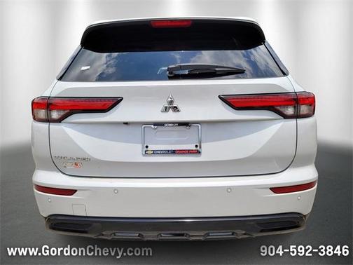 2022 Mitsubishi Outlander SE