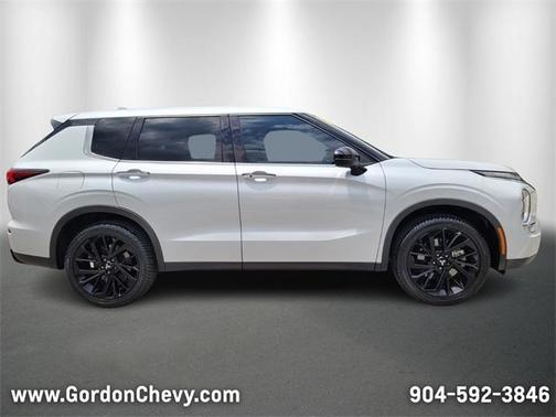 2022 Mitsubishi Outlander SE